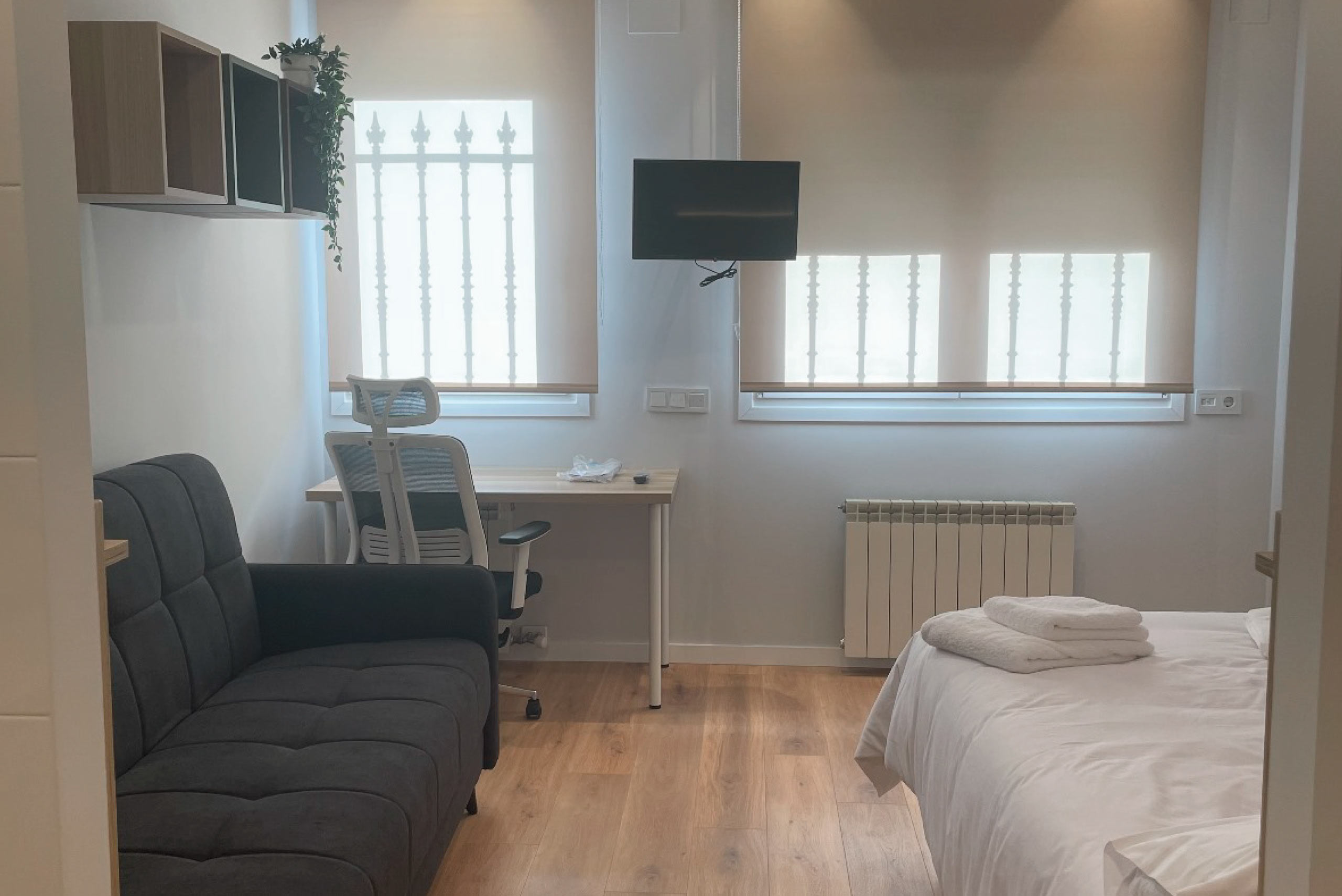 habitacion-y-television-ecorooms-leon
